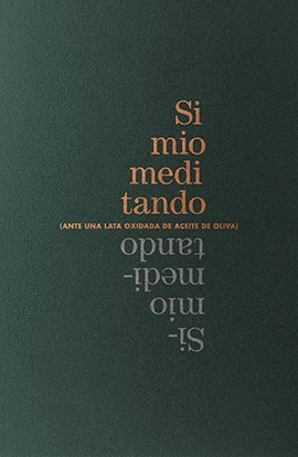 SIMIO MEDITANDO (ANTE UNA LATA OXIDADA DE ACEITE DE OLIVA)